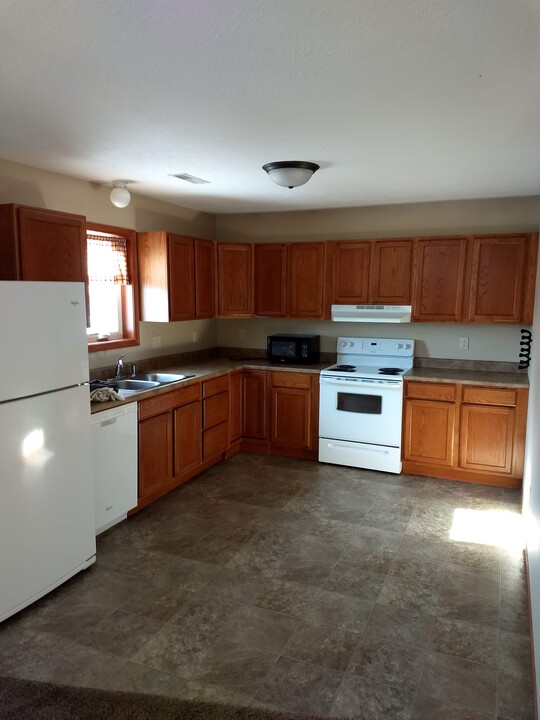 15 W Cedar St, Unit #101 in Vermillion, SD - Foto de edificio