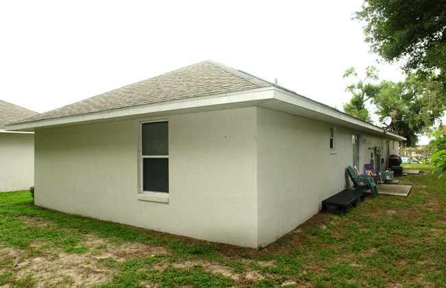 1143-1145 W Minneola Ave in Clermont, FL - Foto de edificio - Building Photo