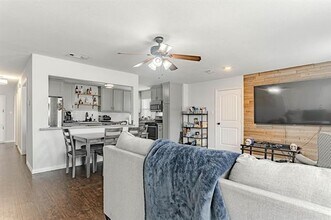 213 NW Jayellen Ave in Burleson, TX - Building Photo - Building Photo