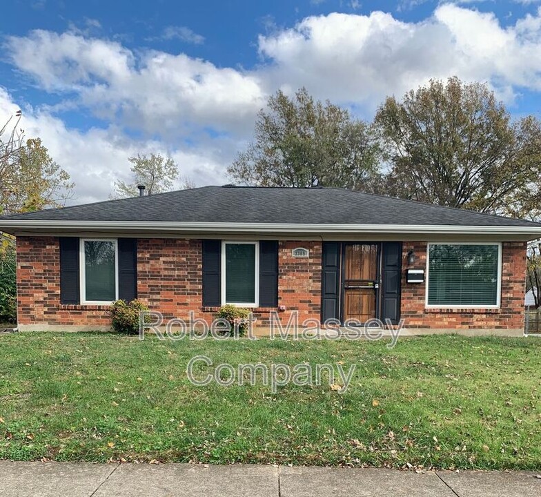 3305 Mcadams Ct in Louisville, KY - Building Photo