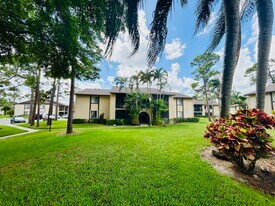 408 Pine Glen Ln in Greenacres, FL - Building Photo