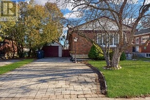 87 Vauxhall Dr in Toronto, ON - Building Photo