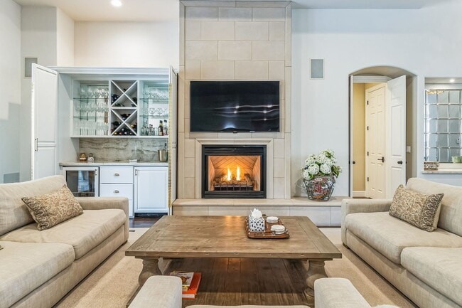 property at 10602 N Oak Hill Cir