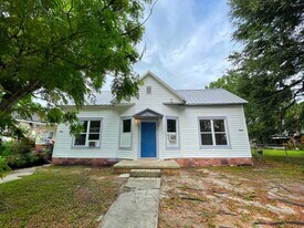 804 NW 1st Ave, Unit A in Mulberry, FL - Building Photo