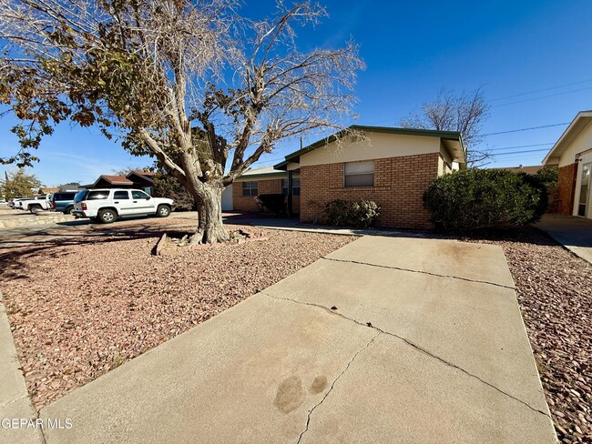 3432 Glasgow St in El Paso, TX - Foto de edificio - Building Photo