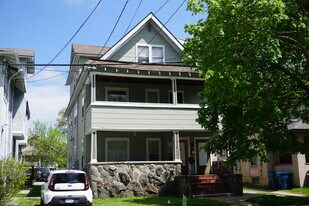 916 W Lovell St, Unit #5 in Kalamazoo, MI - Building Photo