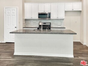 27607 Sawtooth Ln in Santa Clarita, CA - Foto de edificio - Building Photo