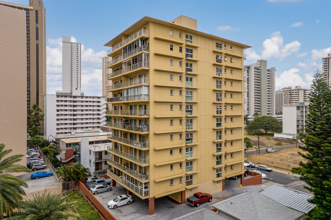 King Kalani Apartments in Honolulu, HI - Building Photo