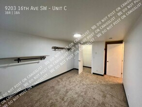 9203 16th Ave SW, Unit Unit C in Seattle, WA - Building Photo - Building Photo