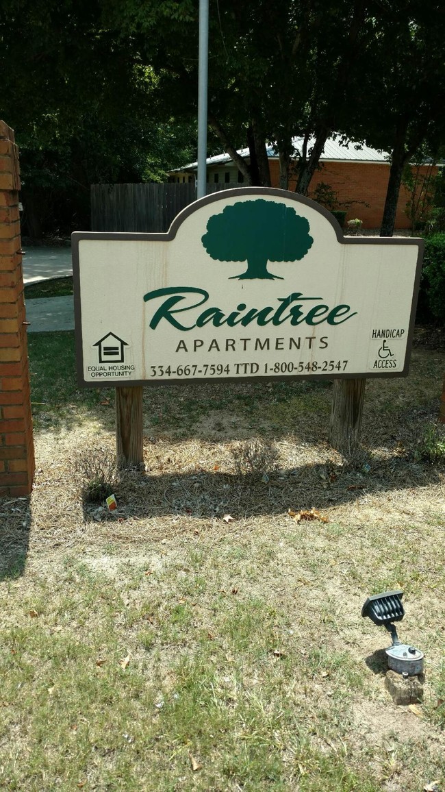 Raintree Apartments in Hurtsboro, AL - Building Photo - Building Photo