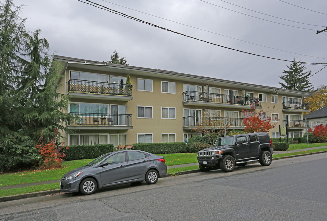 Brooks Manor in New Westminster, BC - Building Photo