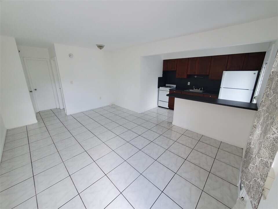 751 NE 83rd Terrace in Miami, FL - Building Photo