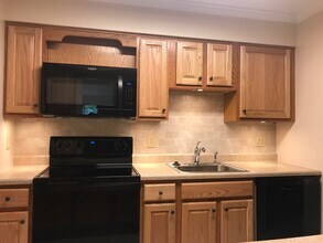 Oak Brook Commons in Clifton Park, NY - Building Photo - Building Photo