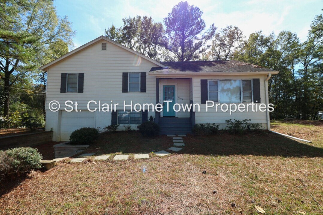 2406 12th Ave N in Pell City, AL - Building Photo