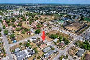 11467 SW 215th St in Miami, FL - Building Photo