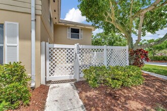 4004 Medford Ct in Boynton Beach, FL - Building Photo - Building Photo