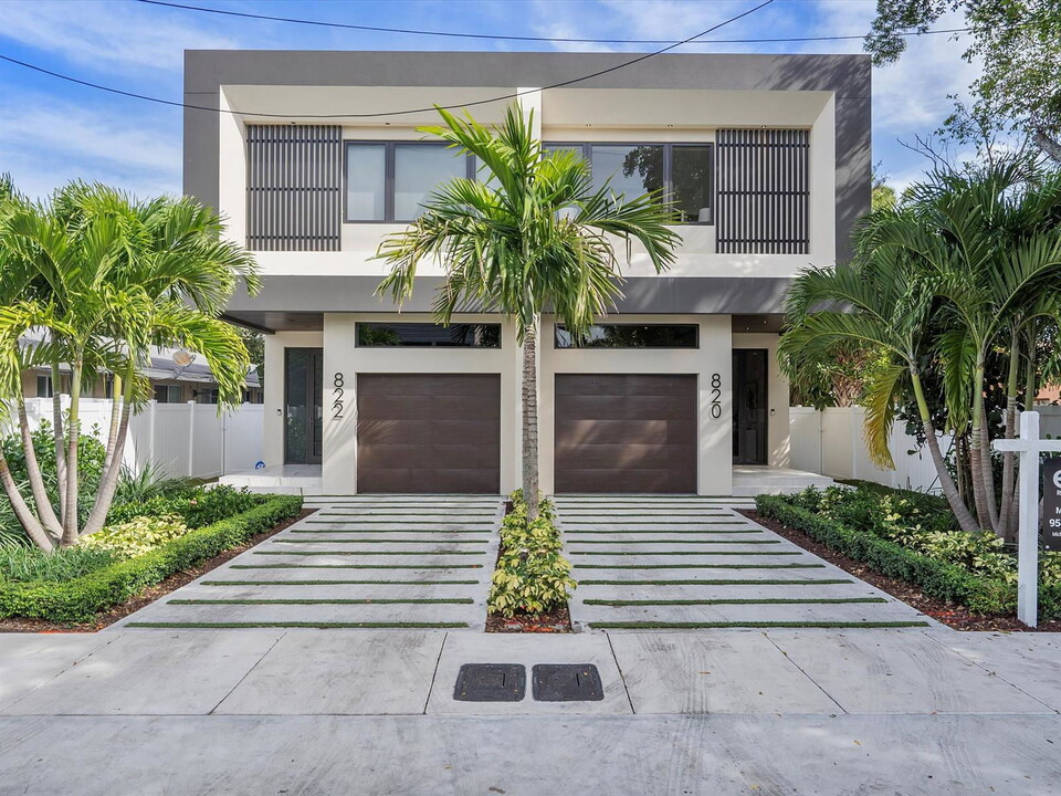 820 NE 17th Terrace in Fort Lauderdale, FL - Building Photo