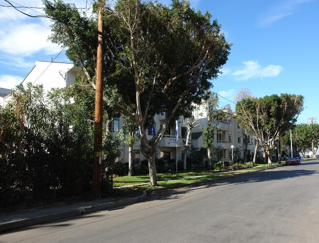 Harmony Village in North Hollywood, CA - Foto de edificio - Building Photo