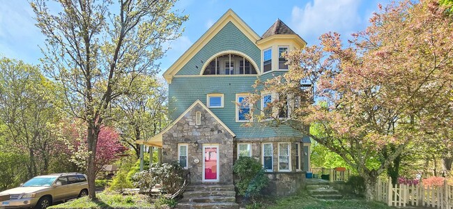 40 Maple Grove Ave