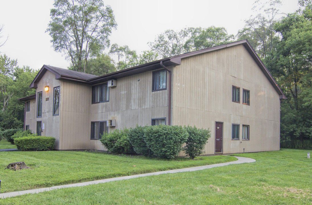 Cotton Creek Apartments in Island Lake, IL - Building Photo