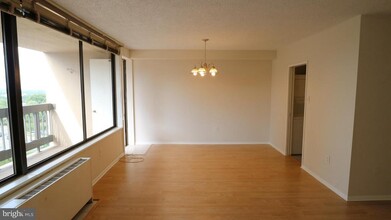 3705 S George Mason Dr in Falls Church, VA - Building Photo - Building Photo