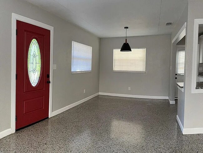 4207 W North B St in Tampa, FL - Foto de edificio - Building Photo