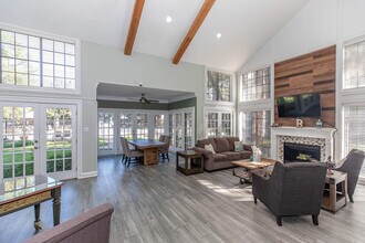 Brookfield in Houston, TX - Building Photo - Building Photo