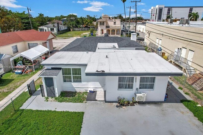 1975 NW 24th Ct-Unit -1977 in Miami, FL - Building Photo - Building Photo
