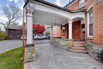 8 Sibley Pl in Rochester, NY - Building Photo - Building Photo