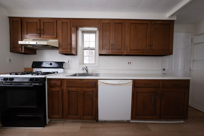 956 Jefferson Dr in Clairton, PA - Building Photo - Building Photo