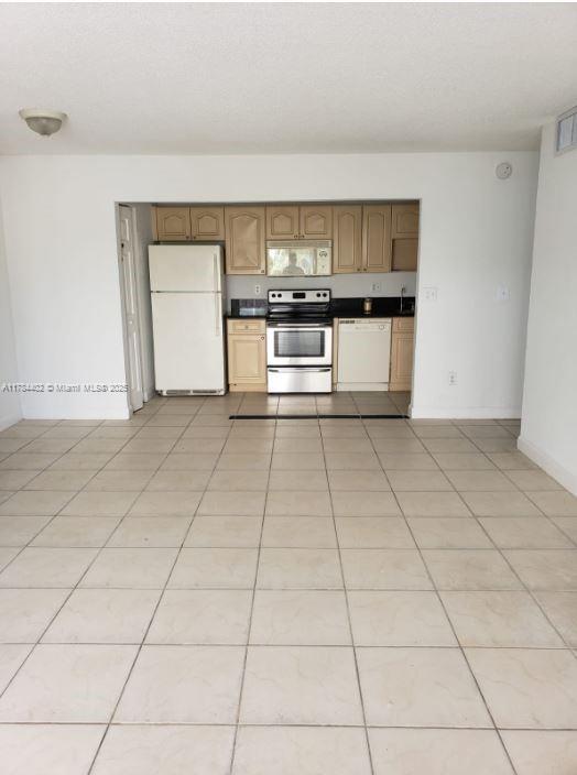 4330 NW 79th Ave in Doral, FL - Foto de edificio