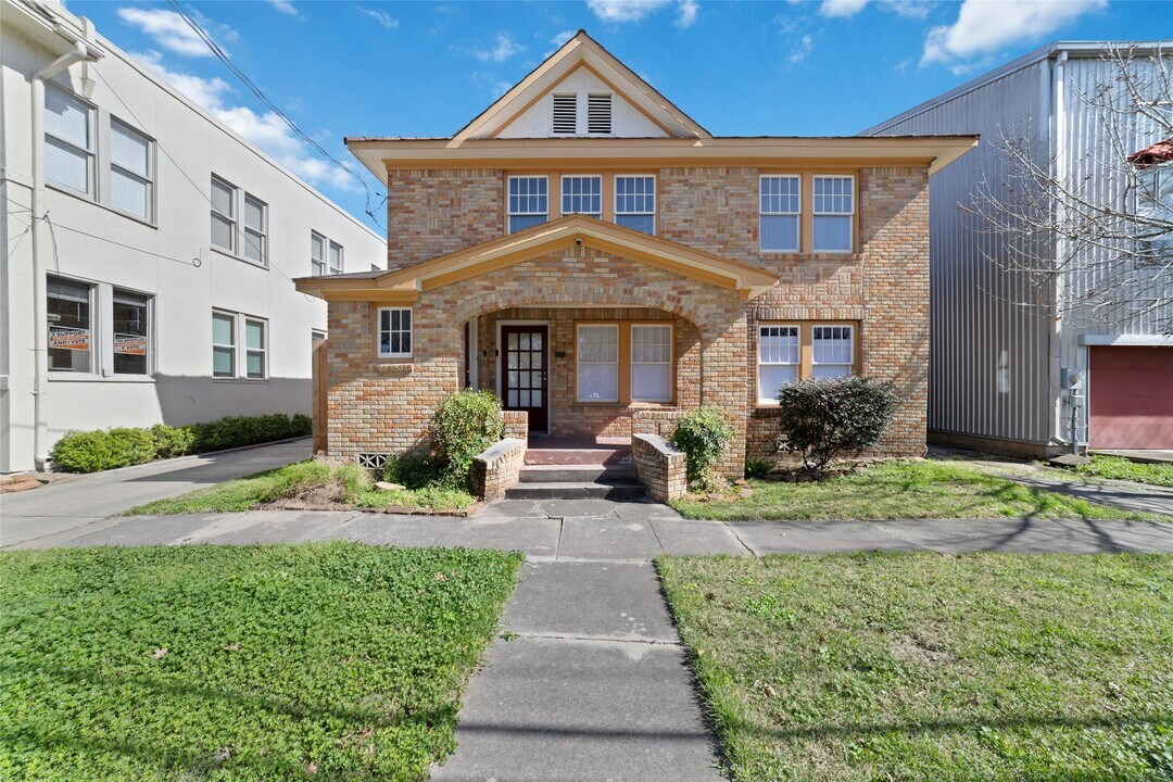 2907 Albany St in Houston, TX - Building Photo