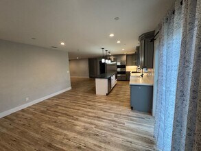 1323 Dogwood Dr in Santa Rosa, CA - Building Photo - Building Photo