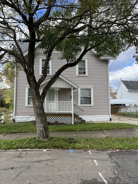 2268 11th St SW in Akron, OH - Building Photo