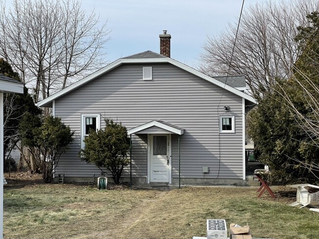 1844 Monroe Ave NW in Grand Rapids, MI - Building Photo - Building Photo