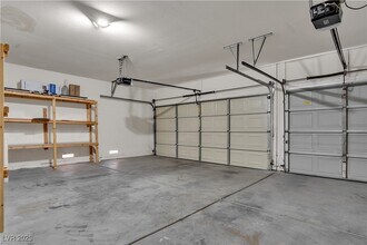 8940 Emery Lake St in Las Vegas, NV - Building Photo - Building Photo