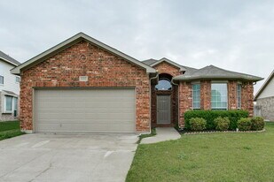 1212 Juniper Ln in Burleson, TX - Building Photo