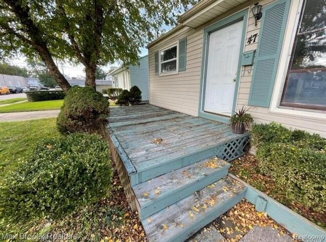 47 E Barrett Ave in Madison Heights, MI - Building Photo - Building Photo