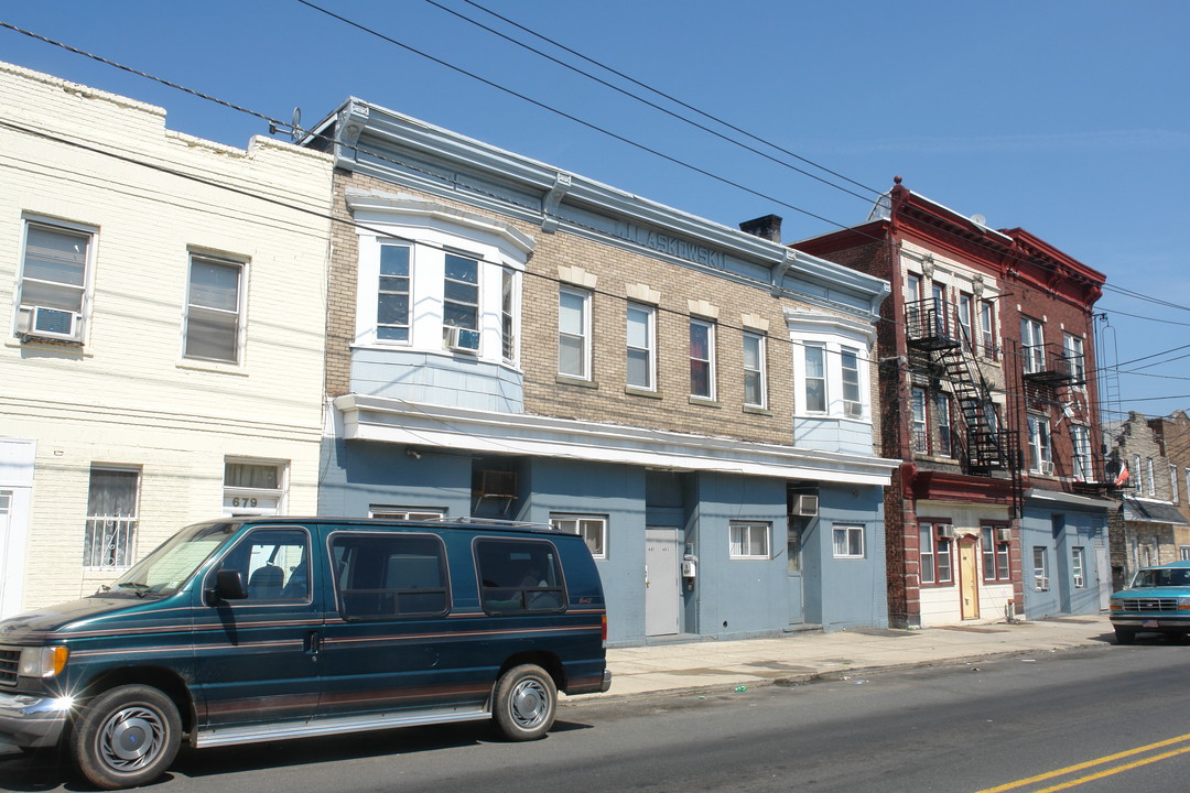 681-683 Hall Ave in Perth Amboy, NJ - Building Photo