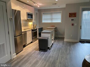 1209 G St SE in Washington, DC - Building Photo - Building Photo