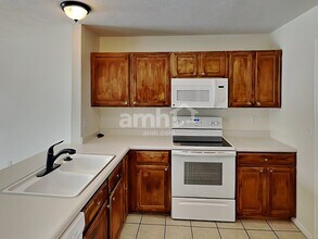 1220 Lewis Peak Dr in Ogden, UT - Foto de edificio - Building Photo