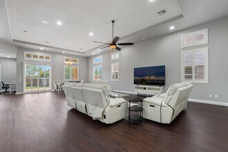 8858 Dramatic Gold Ave in Las Vegas, NV - Building Photo - Building Photo