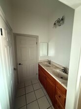 1645 W 36th Pl in Los Angeles, CA - Foto de edificio - Building Photo