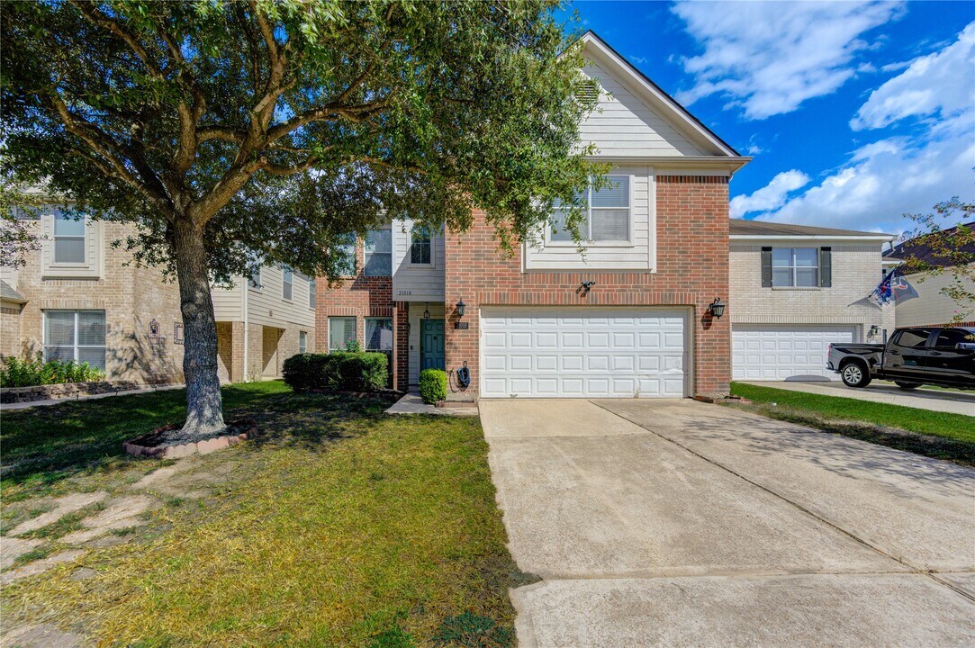 21018 Fox Walk Trail in Humble, TX - Building Photo