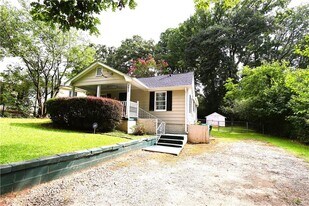 771 McLendon Dr in Scottdale, GA - Building Photo