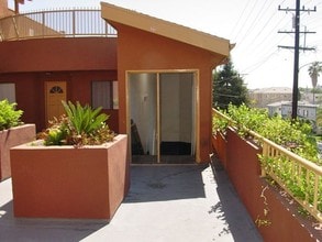 A7R in Inglewood, CA - Building Photo - Interior Photo