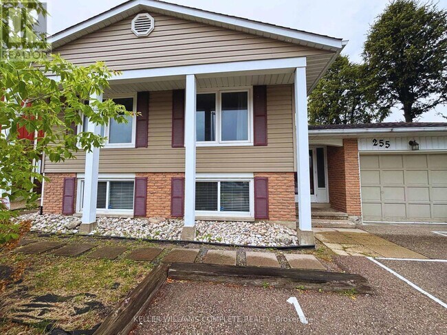 255 Blackhorne Dr in Kitchener, ON - Building Photo - Building Photo