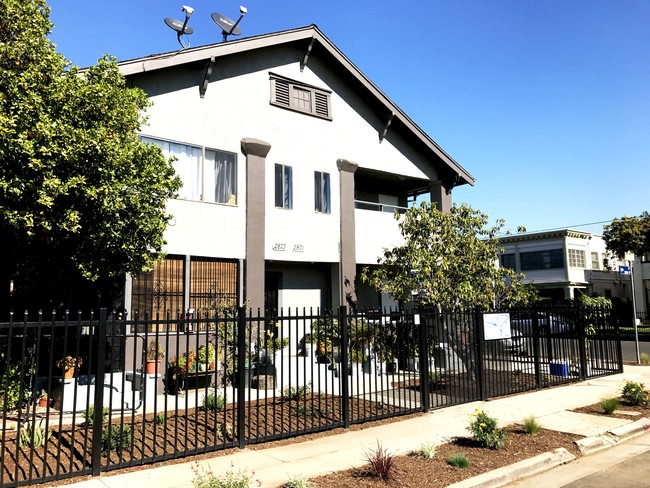 2869 W 14th St in Los Angeles, CA - Foto de edificio - Building Photo