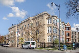 7600 N Sheridan Rd in Chicago, IL - Building Photo