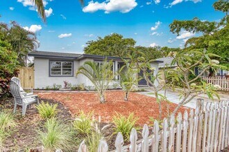 1021 S M St in Lake Worth Beach, FL - Foto de edificio - Building Photo